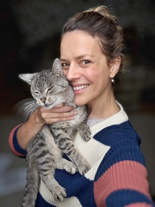 Moje 11tiletá kočičí přítelkyně. Jak stárne hodně spí, opravdu hodně…je přecitlivělá, na to kdo jí jak hladí, je nervózní,...