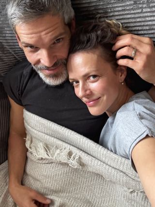 Vzácný pocit. Když nás čas a naše děti nechají zdřímnot si na pár minut u pohádky v objetí. Už se nemůžeme dočkat...